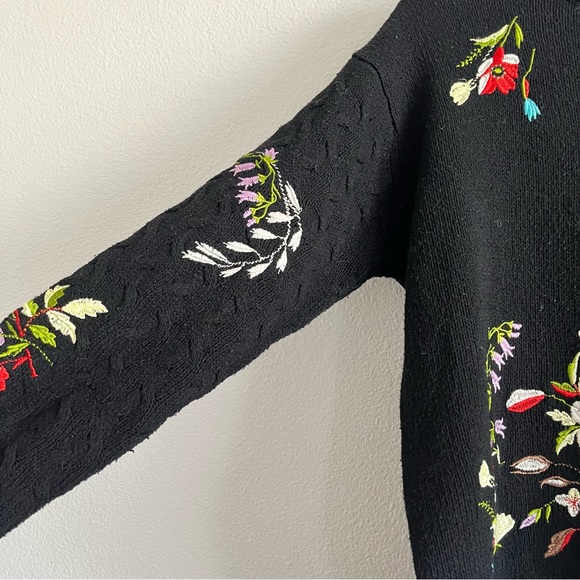 🪩 Embroidered Floral Sweater 🪩 - Picture 3 of 6